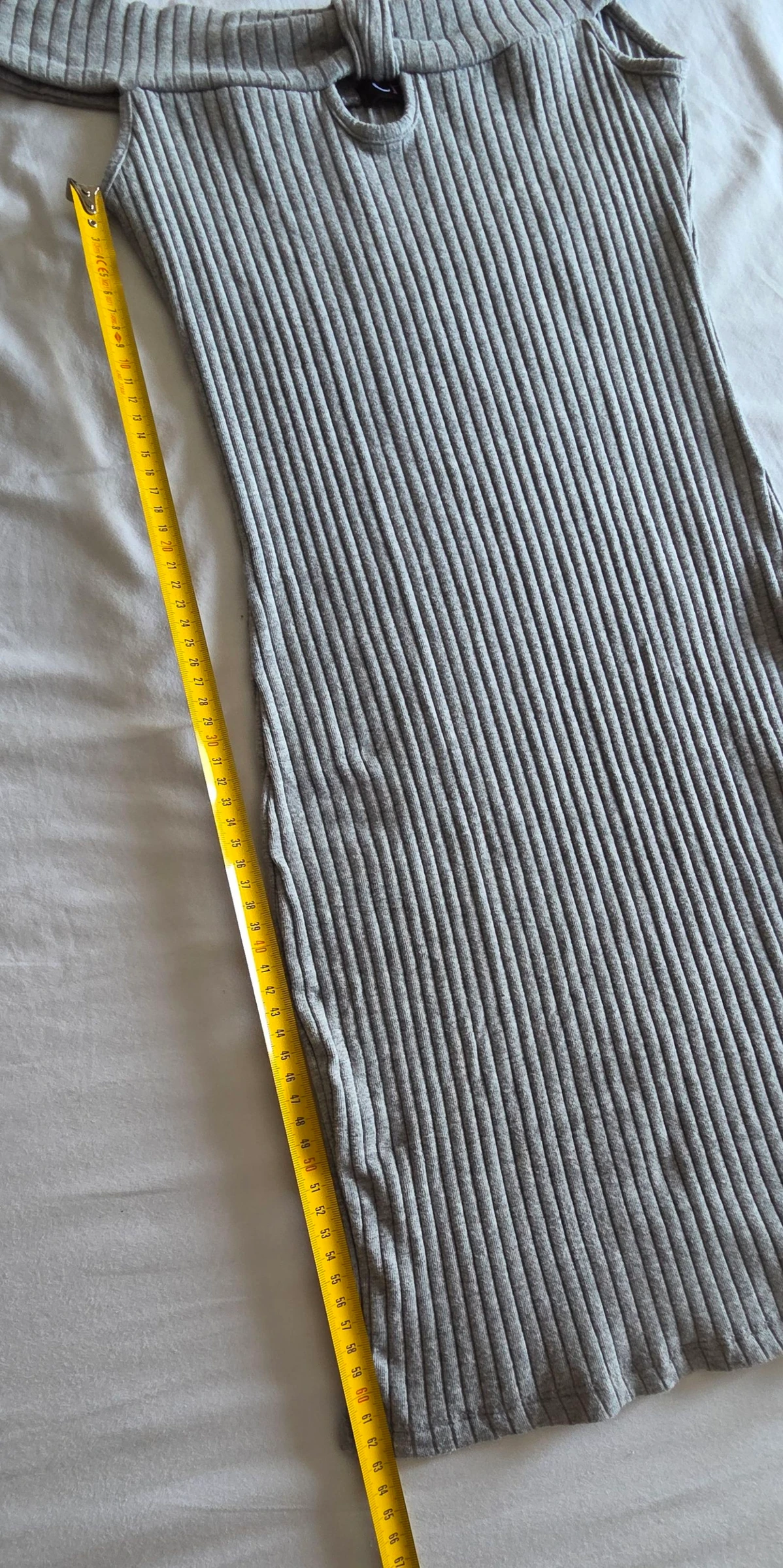 Vestido ajustado gris de punto CH Fashion talla S 36 con hombros descubiertos – photo 11